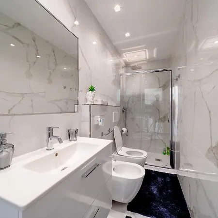 Aurora Luxury In The Center Of Apartman *