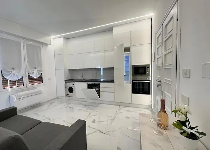 Aurora Luxury In The Center Of Sanremo